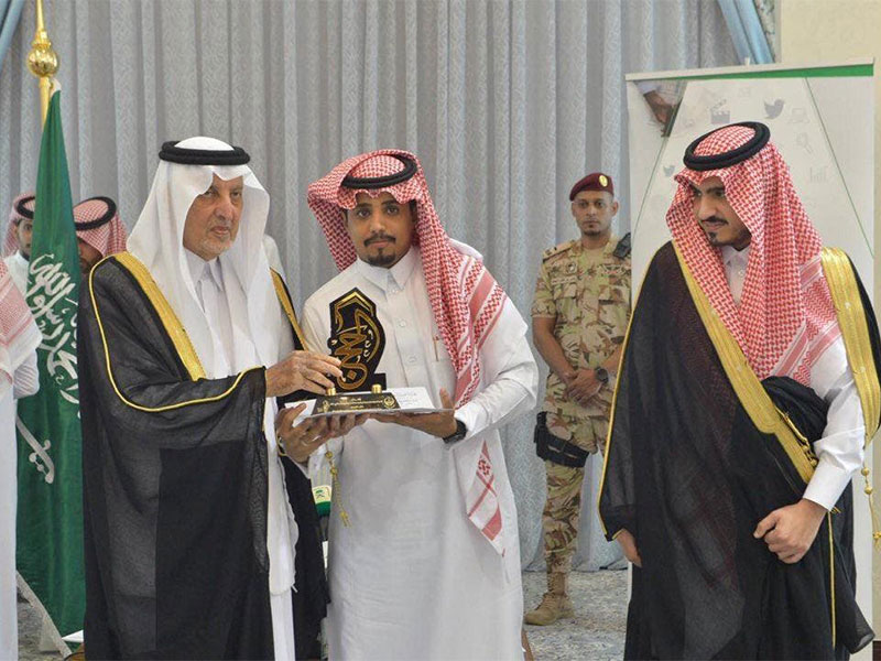 شاهد ثاني أفضل صور موسم الحج هذا العام... "الطفلة والكعبة"